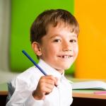 A child chews pencils and pens: advice from psychologists